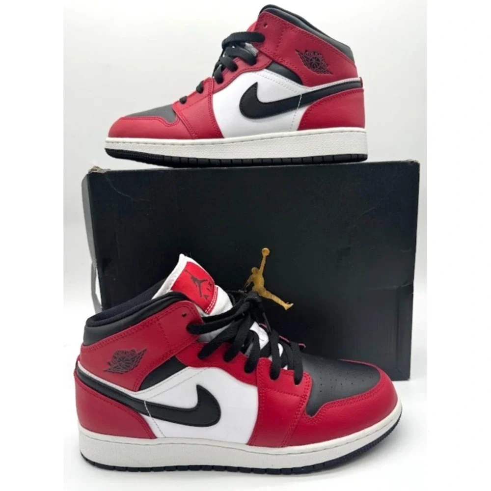 Nike Air Jordan 1 Mid Chicago Black Toe Size 7Y Lightly Worn ONCE 554725-069